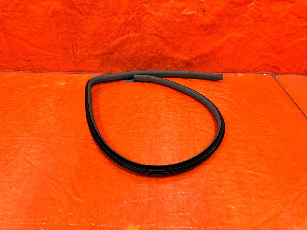 97 01 HONDA CR V CRV CHASSIS TO DOOR OPEN TRIM RUBBER STRIP RIGHT FRONT OEM 3018