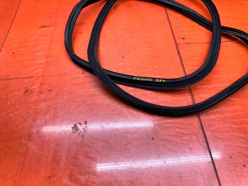97 01 HONDA PRELUDE 2.2L REAR TRUNK DECKLID WEATHER STRIP RUBBER SEAL OEM #33610