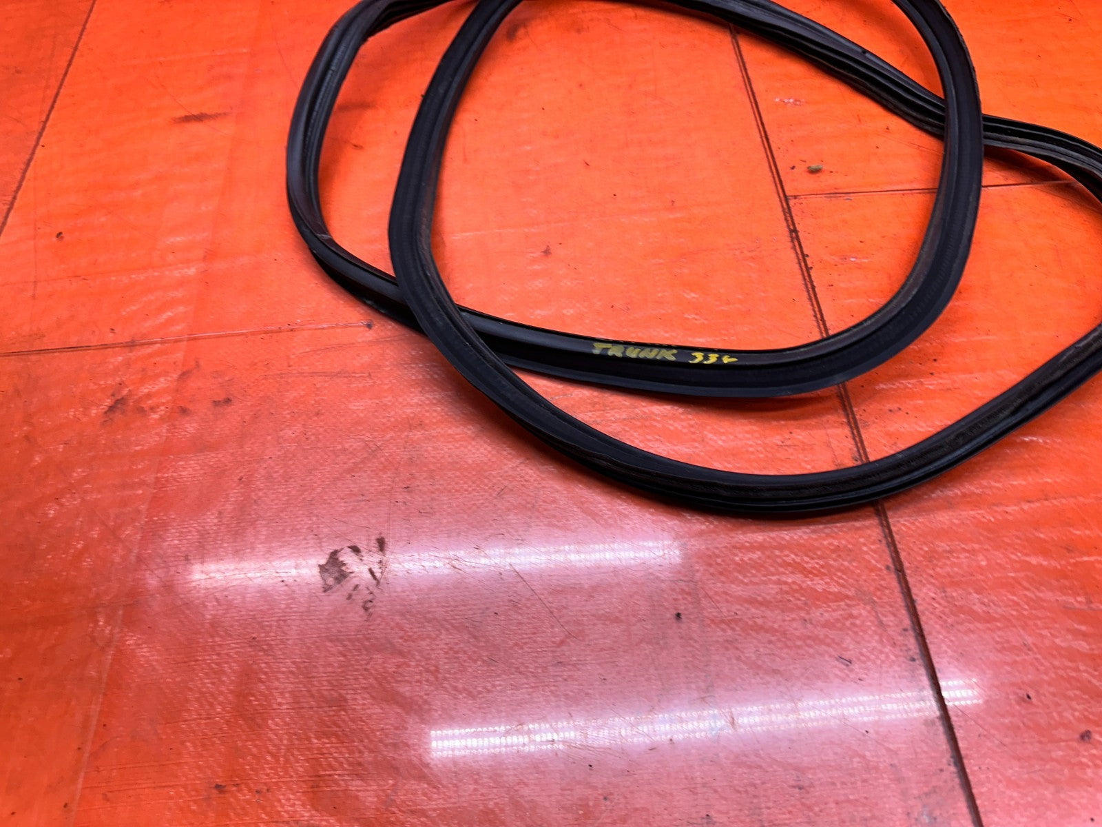 97 01 HONDA PRELUDE 2.2L REAR TRUNK DECKLID WEATHER STRIP RUBBER SEAL OEM #33610