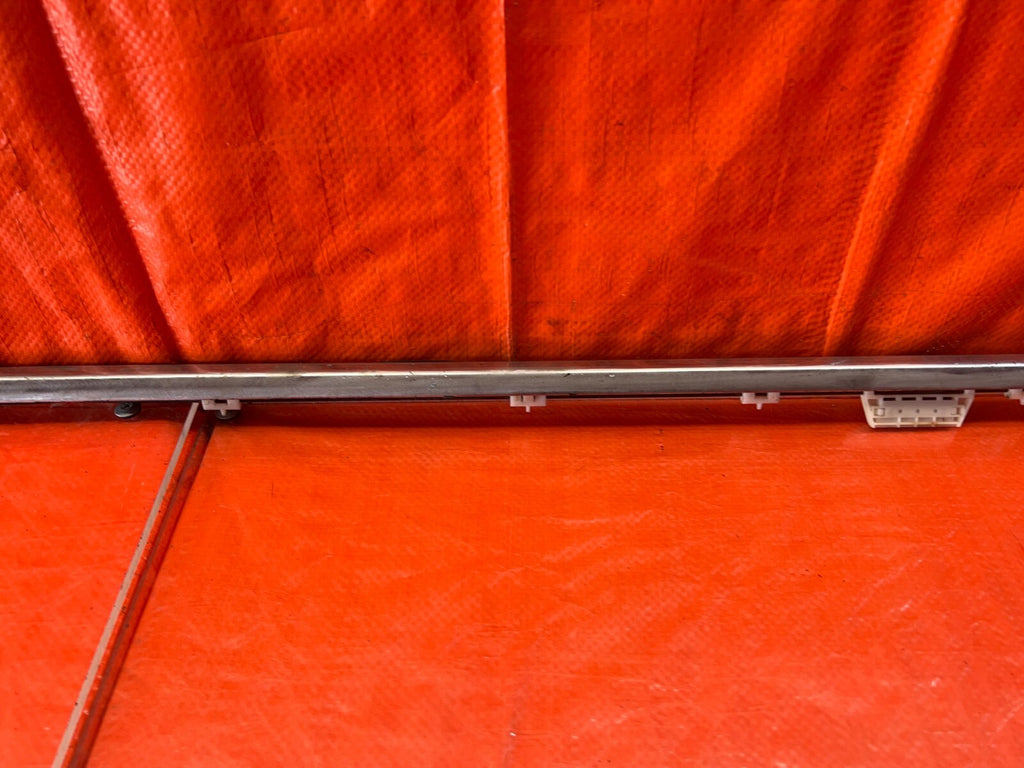 90 93 ACURA INTEGRA   RIGHT FRONT EXTERIOR WINDOW GLASS TRIM   OEM FACTORY #1607