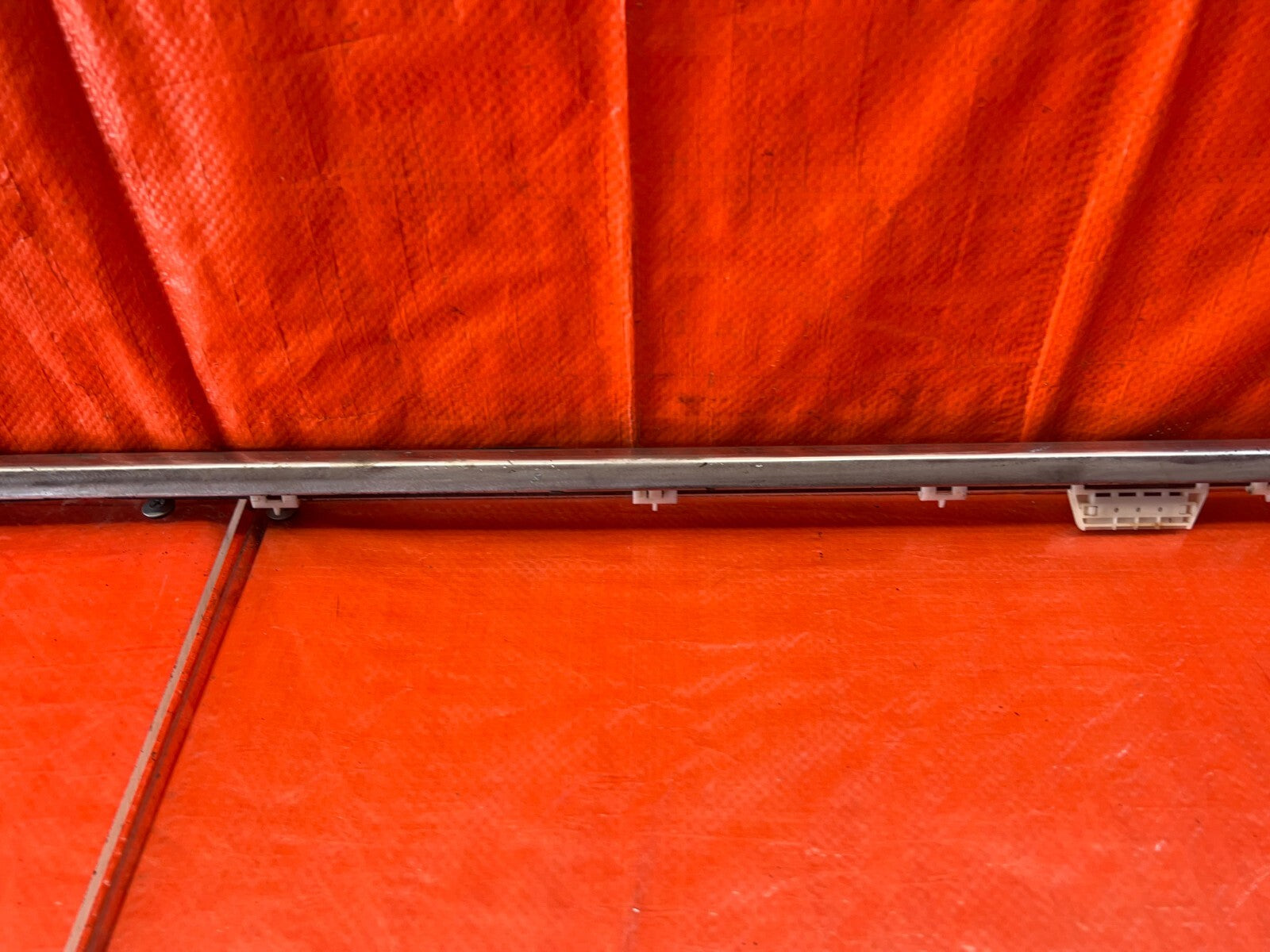 90 93 ACURA INTEGRA   RIGHT FRONT EXTERIOR WINDOW GLASS TRIM   OEM FACTORY #1607
