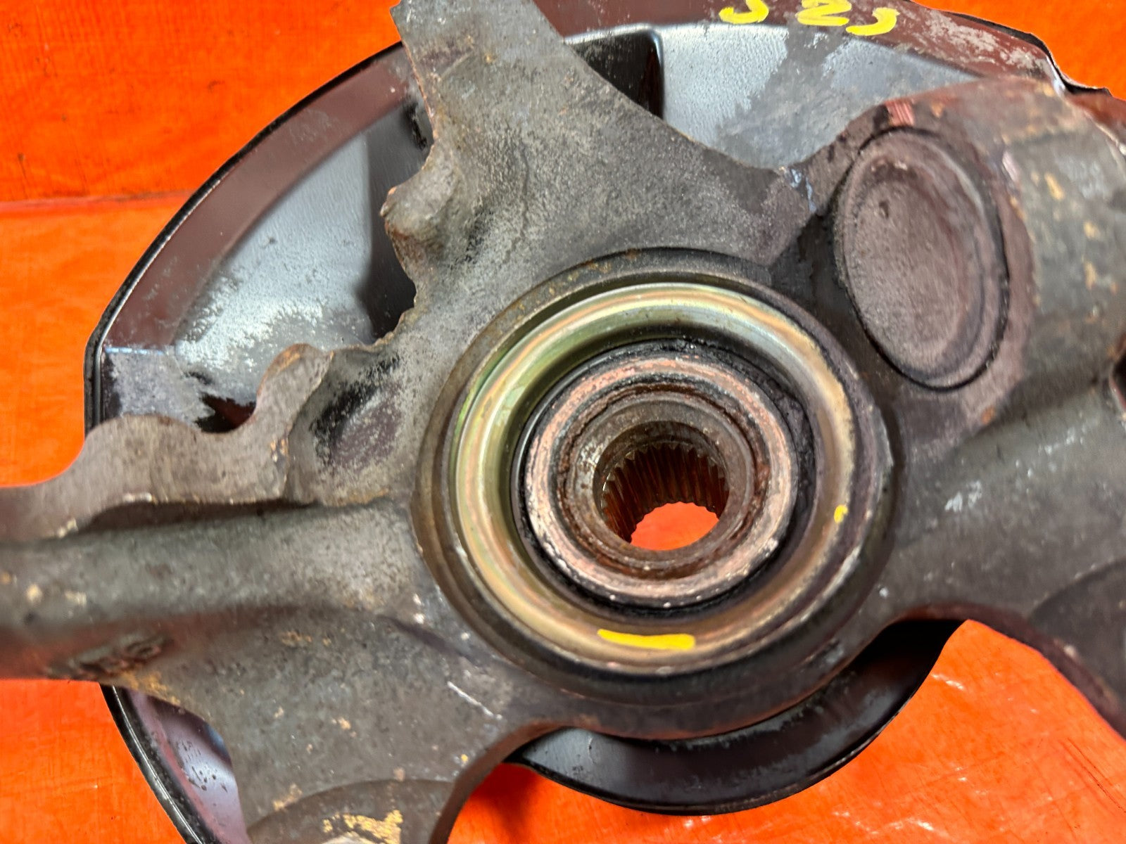 90 91 HONDA CIVIC HATCHBACK   PASSENGER RIGHT FRONT SPINDLE KNUCKLE HUB OEM 32513