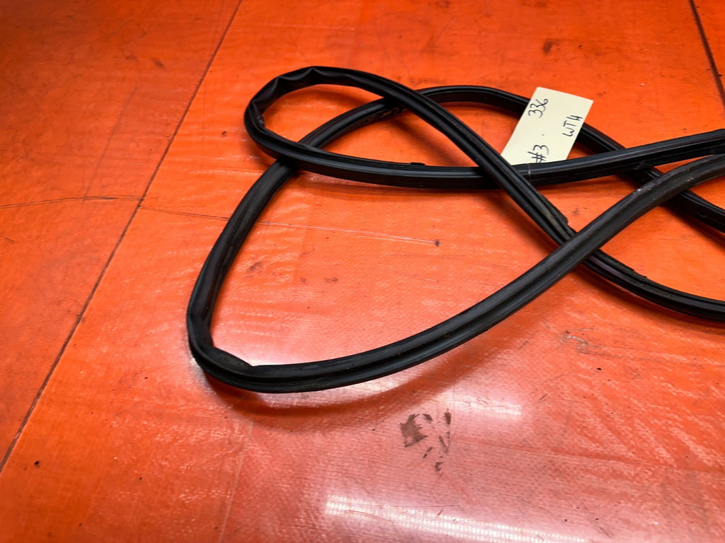 97 01 HONDA PRELUDE 2.2L DRIVER LEFT DOOR MOUNTED RUBBER WEATHER STRIP #3368