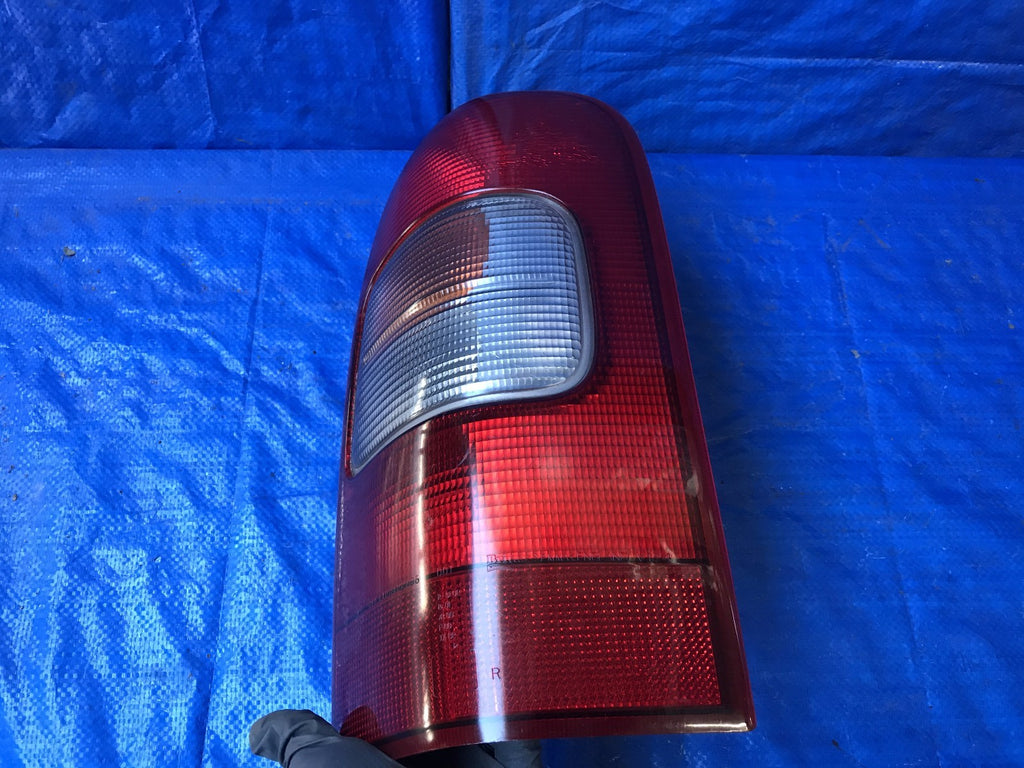 OEM 2000 2001 2002 2003 CHEVROLET SILHOUETTE PASSENGER RIGHT TAIL LIGHT R RH4