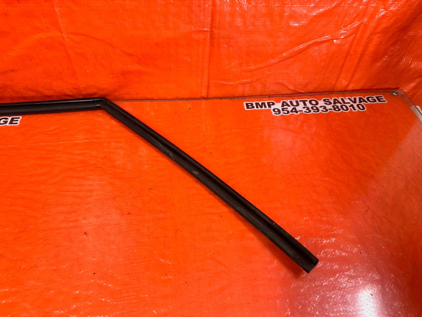 06 11 HONDA CIVIC COUPE PASSENGER RIGHT FRONT WINDOW GLASS RUN CHANNEL OEM #2601
