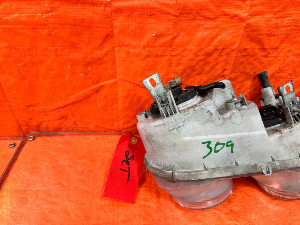 94 97 ACURA INTEGRA HEADLIGHTS HEADLAMPS   LEFT AND RIGHT HEADLIGHT SET OEM 30919