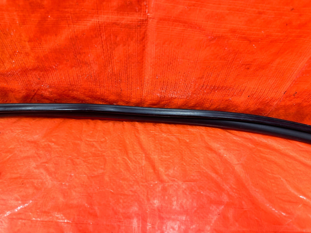 06 11 CIVIC 4D SEDAN   DRIVER LEFT REAR WEATHER STRIP RUN CHANNEL   OEM #2822