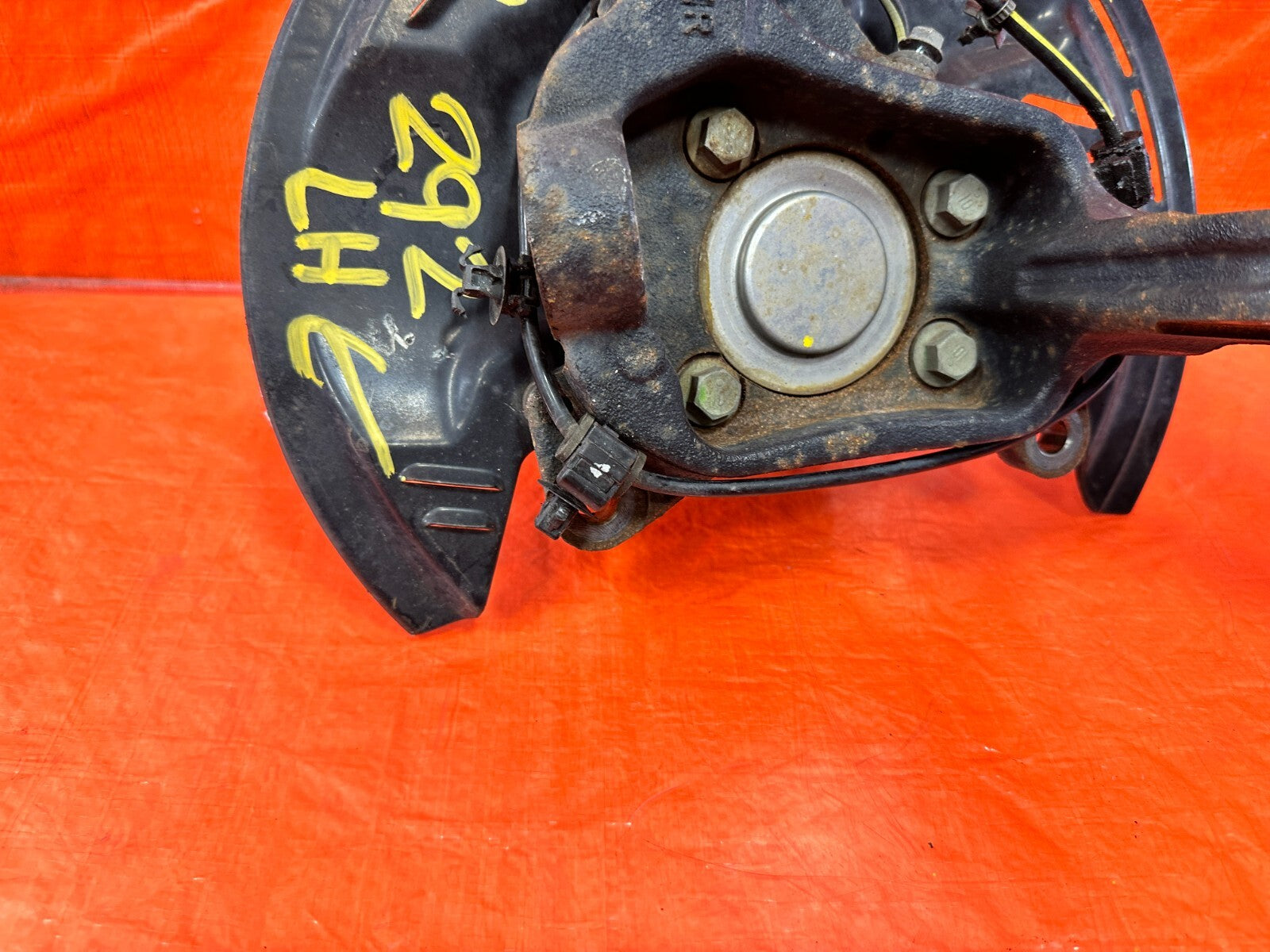 13 24 SUBARU BRZ   DRIVER LEFT FRONT SPINDLE KNUCKLE HUB & LOWER ARM OEM 29213