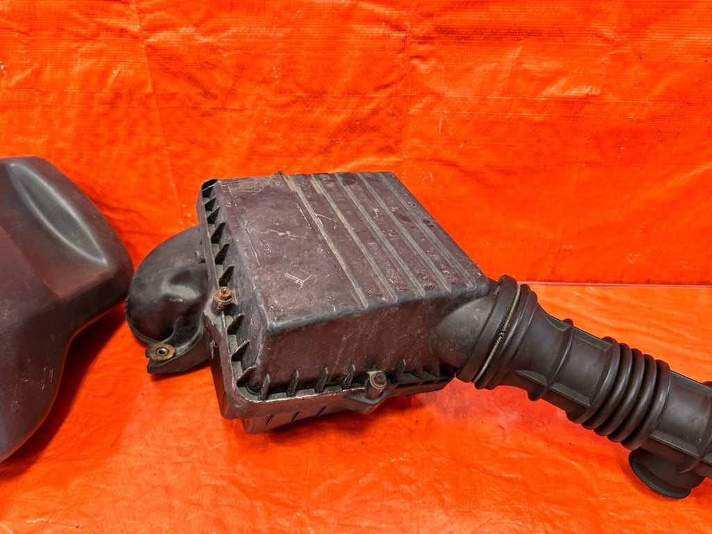 96 97 HONDA DEL SOL   D16Y8 FACTORY INTAKE AIR BOX W/ RESONATOR AND ARM OEM #29511