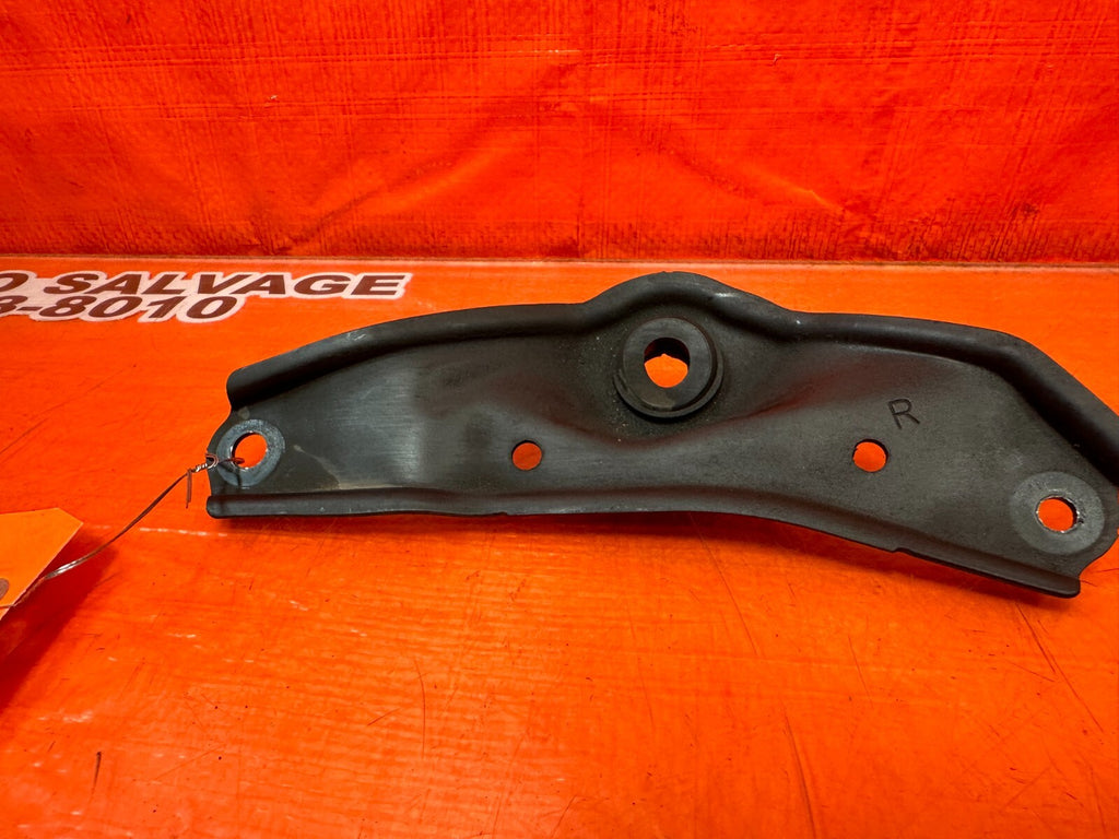 08 12 HONDA ACCORD SEDAN 2.4L   RADIATOR MOUNTING BRACKET   RIGHT SIDE   OEM 2512