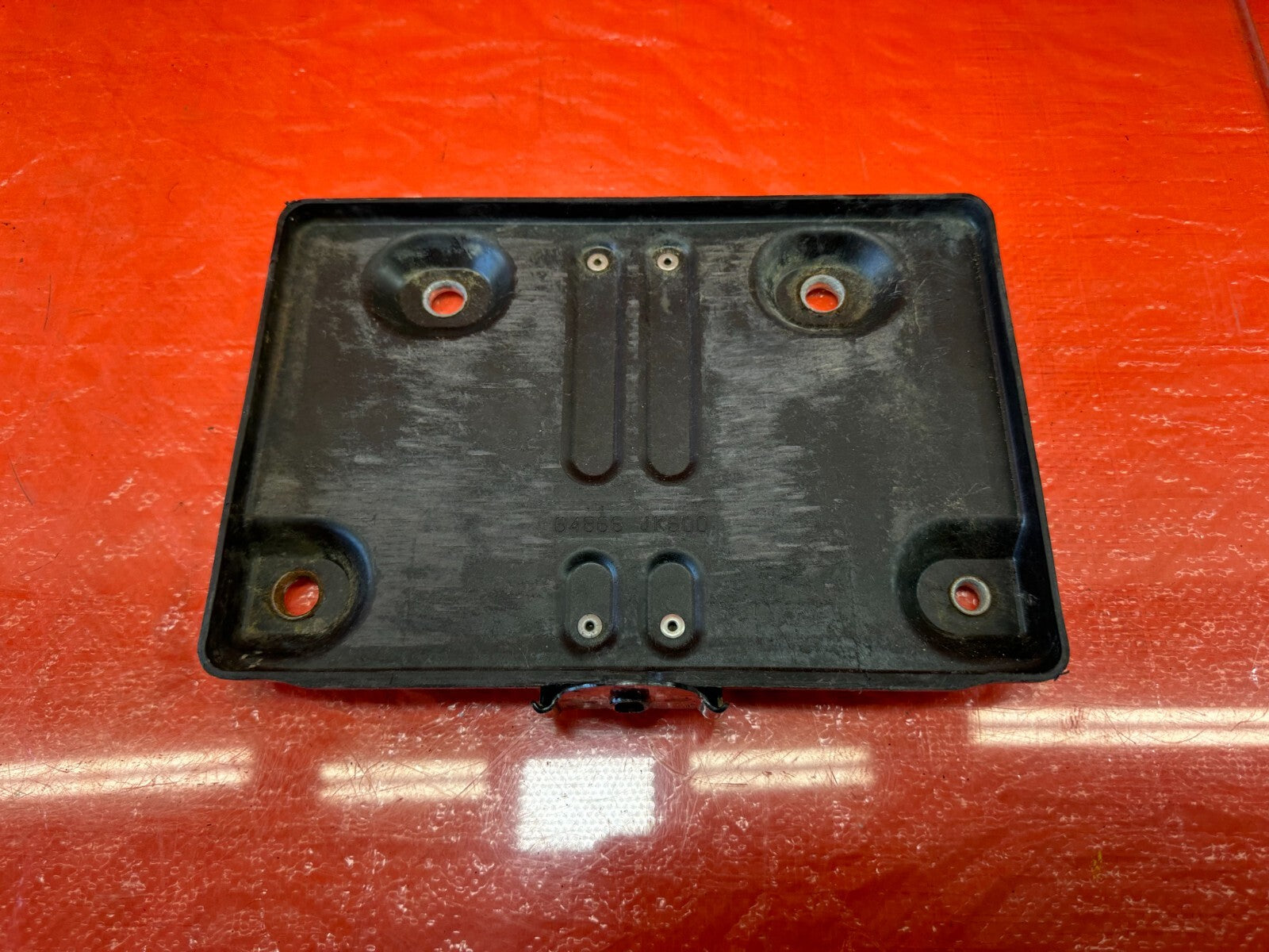 08 15 INFINITI G37 & Q60 2D BATTERY TRAY MOUNTING BRACKET W/ TIE DOWN COVER #1885
