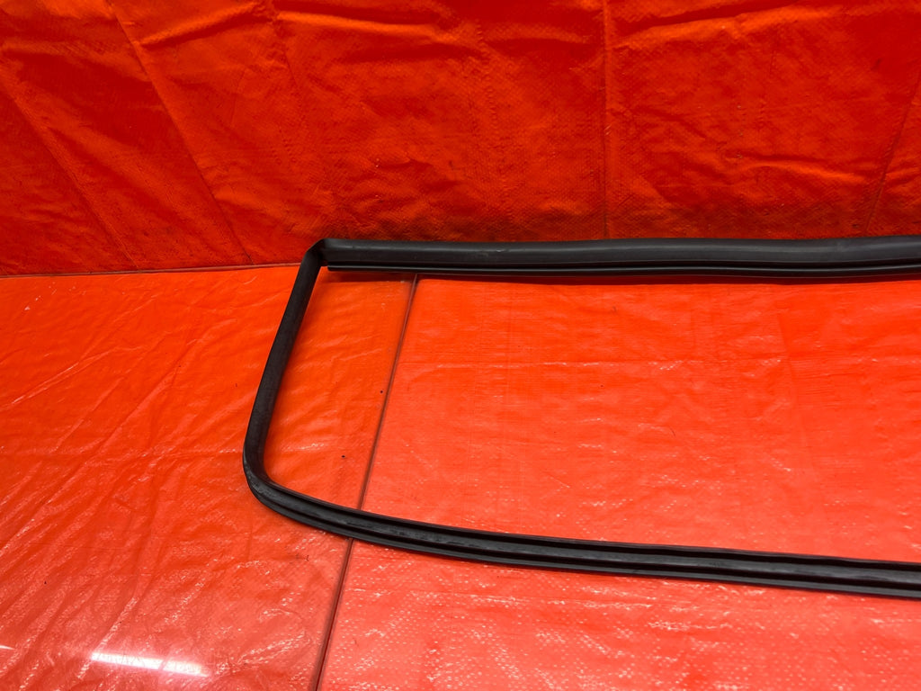 13 16 SCION FRS   13 16 SCION FRS   RIGHT DOOR TO CHASSIS WEATHER STRIP OPENING8