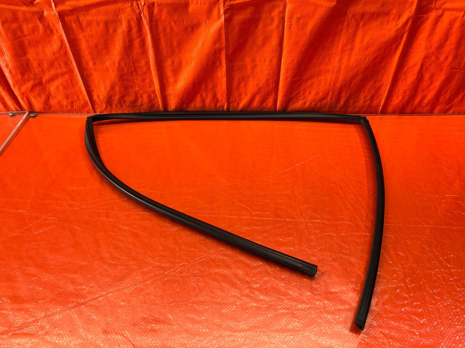 06 11 CIVIC 4D SEDAN   PASSENGER RIGHT REAR WEATHER STRIP RUN CHANNEL OEM #20311
