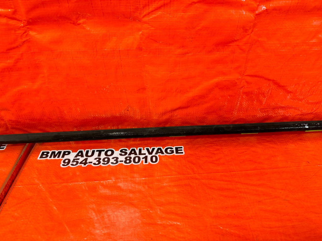 96 00 HONDA CIVIC COUPE HATCH EXTERIOR DOOR WINDOW GLASS TRIM LEFT SIDE OEM 2214
