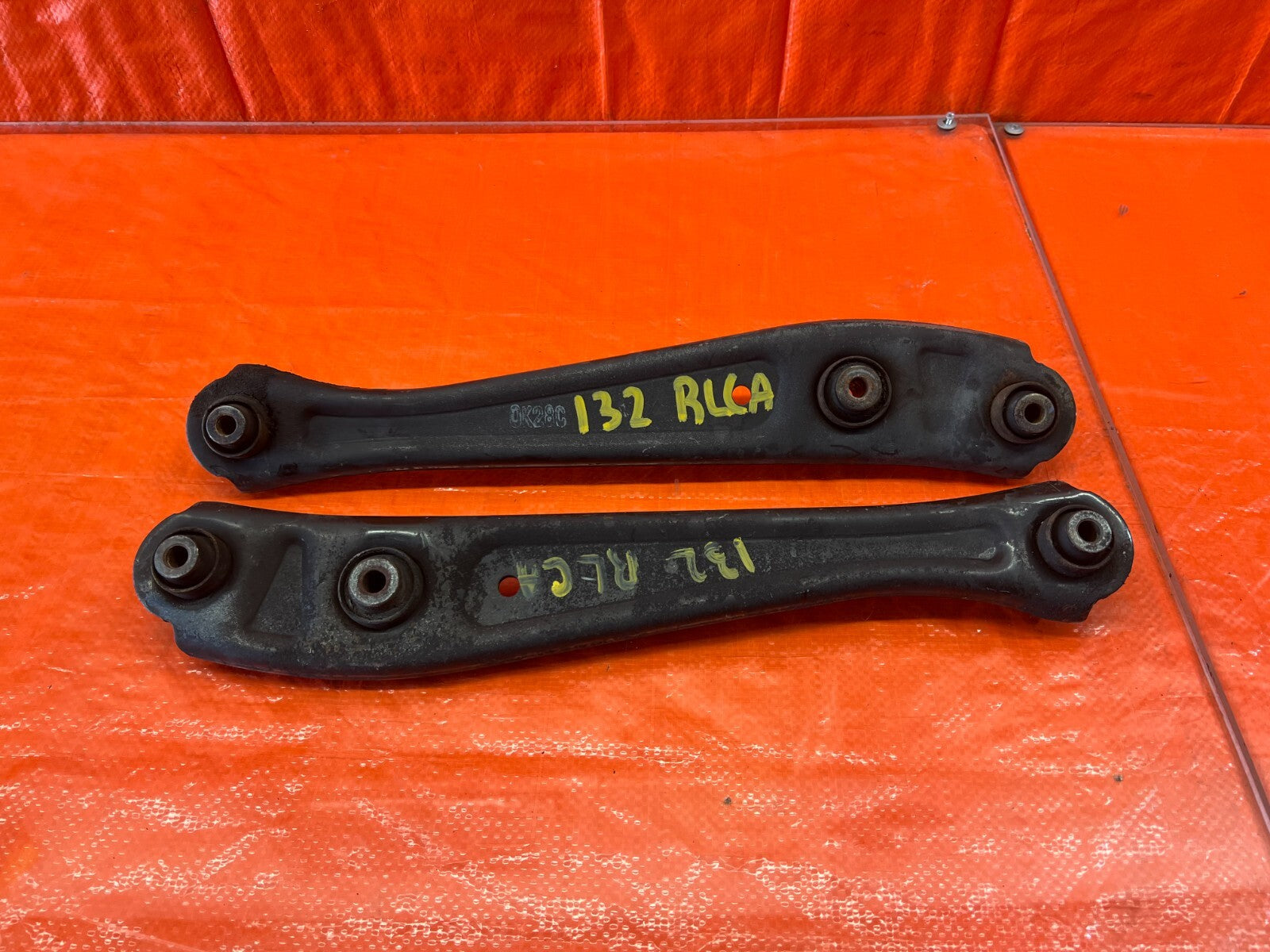 96 00 HONDA CIVIC   REAR LOWER CONTROL ARM SET   LEFT & RIGHT LOWER ARMS OEM 1320
