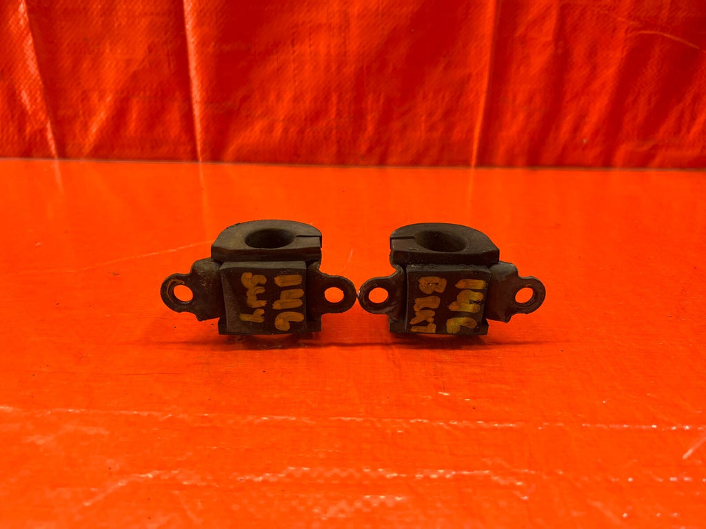 93 97 HONDA DEL SOL   FRONT SWAY BAR MOUNTING BRACKET LEFT OR RIGHT   OEM #1466