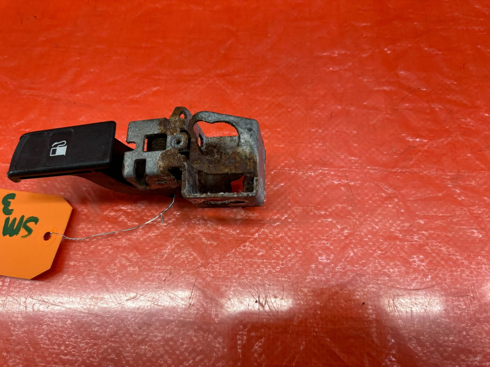 02 05 HONDA CIVIC SI EP3 HATCHBACK   GASOLINE GAS FUEL RELEASE LEVER   OEM #2194