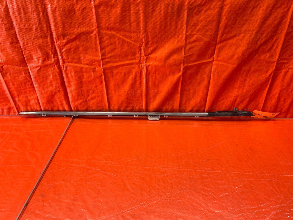 90 93 ACURA INTEGRA   RIGHT FRONT EXTERIOR WINDOW GLASS TRIM   OEM FACTORY #1600