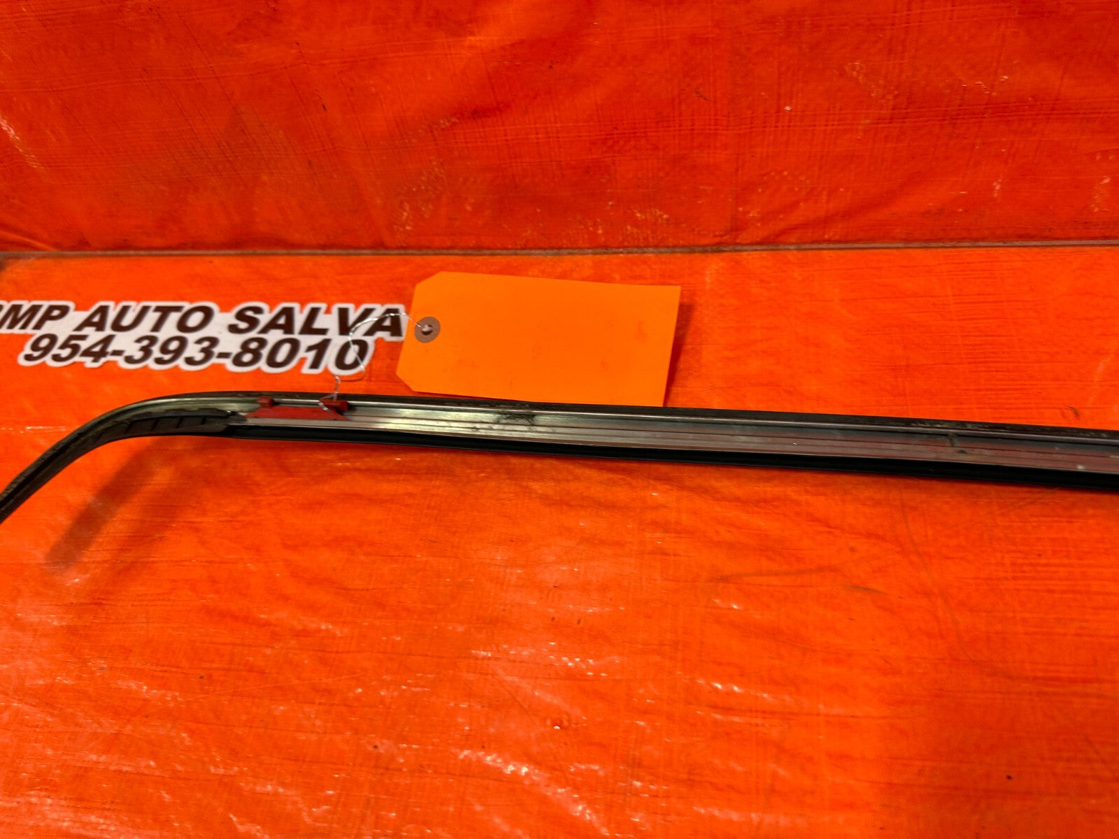 93 97 HONDA DEL SOL   PASSENGER RIGHT WINDSHIELD TRIM   OEM FACTORY #2569