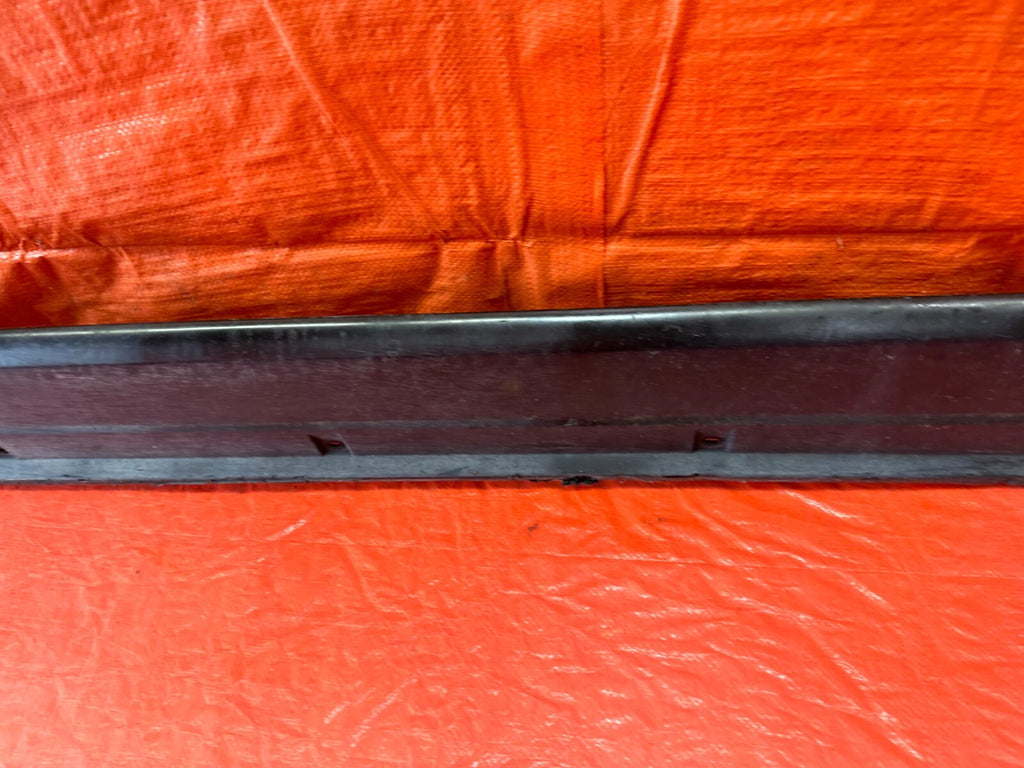 88 89 HONDA CRX   SIDE SKIRT ROCKER MOLDING TRIM   RIGHT SIDE   OEM FACTORY #2434