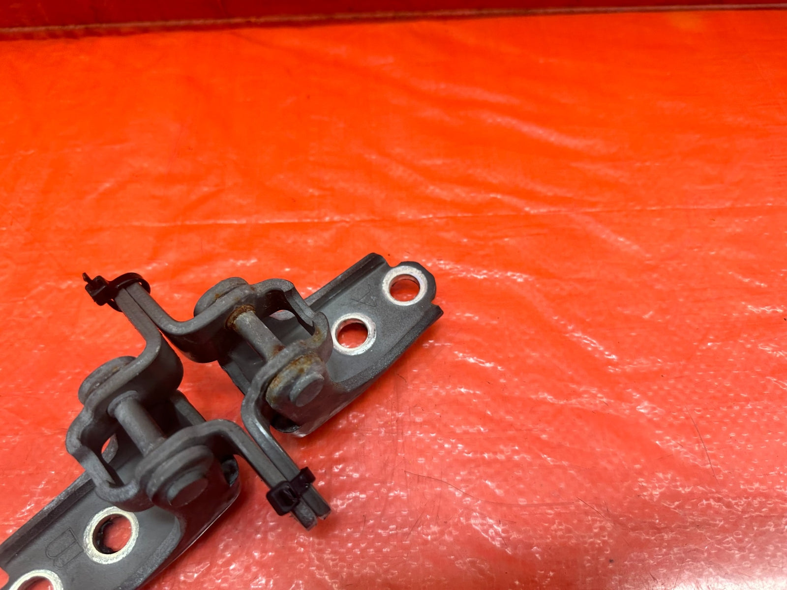 02 06 ACURA RSX   PASSENGER RIGHT FRONT DOOR HINGE SET UPPER LOWER   OEM #2116