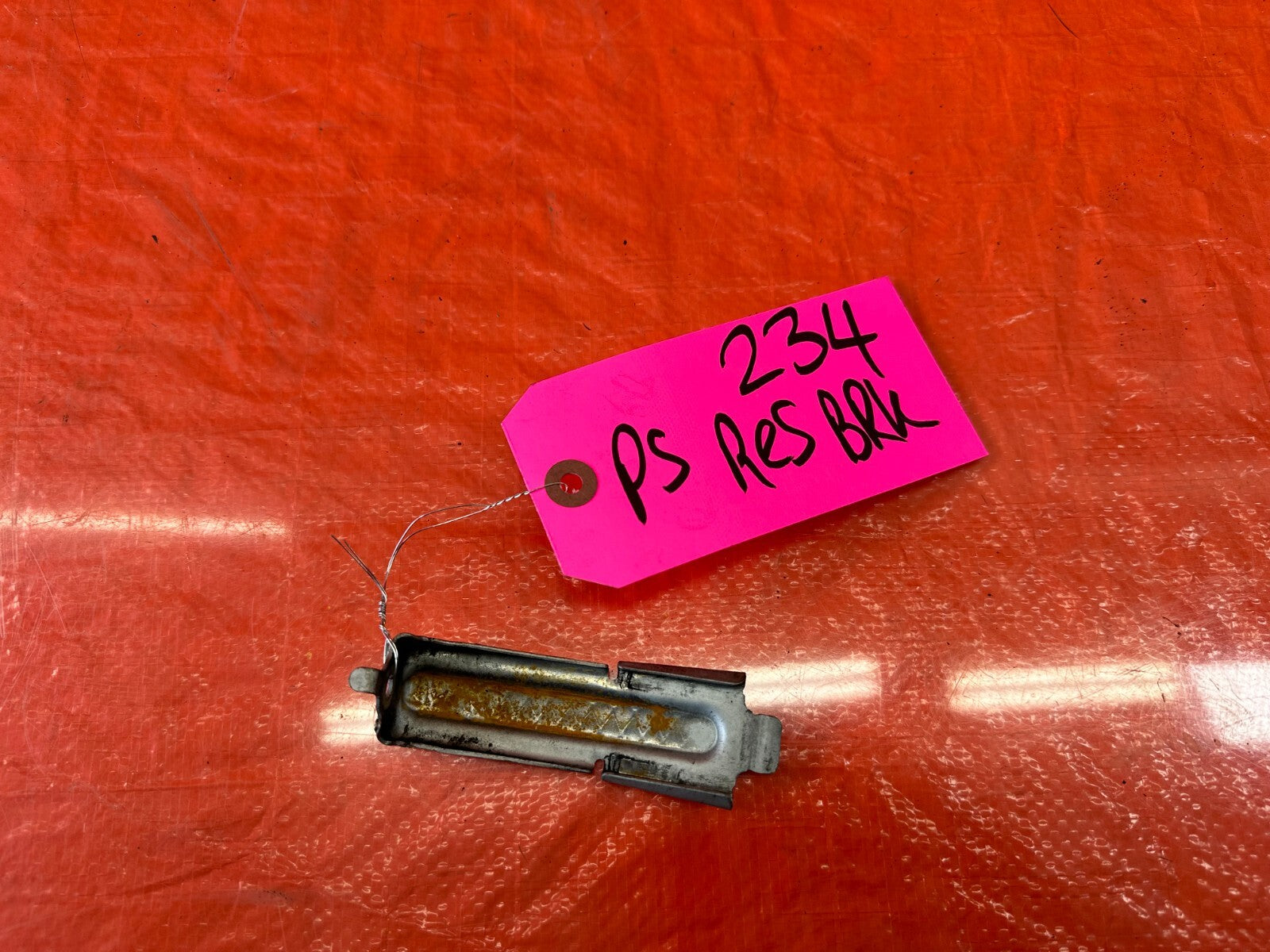 04 08 ACURA TL   POWER STEERING RESERVOIR TANK BRACKET   OEM FACTORY OE #2340