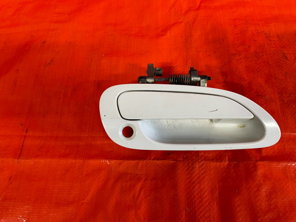 98 02 HONDA ACCORD   2D COUPE ONLY   PASSENGER RIGHT DOOR HANDLE   TAFFETA WHITE5