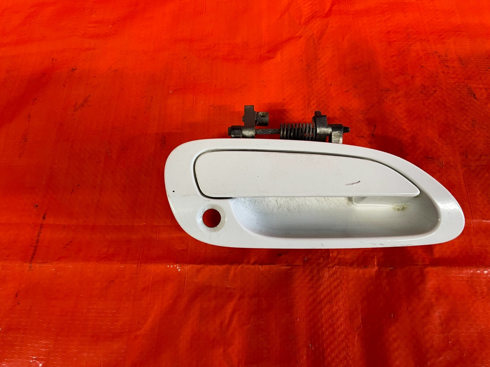 98 02 HONDA ACCORD   2D COUPE ONLY   PASSENGER RIGHT DOOR HANDLE   TAFFETA WHITE5