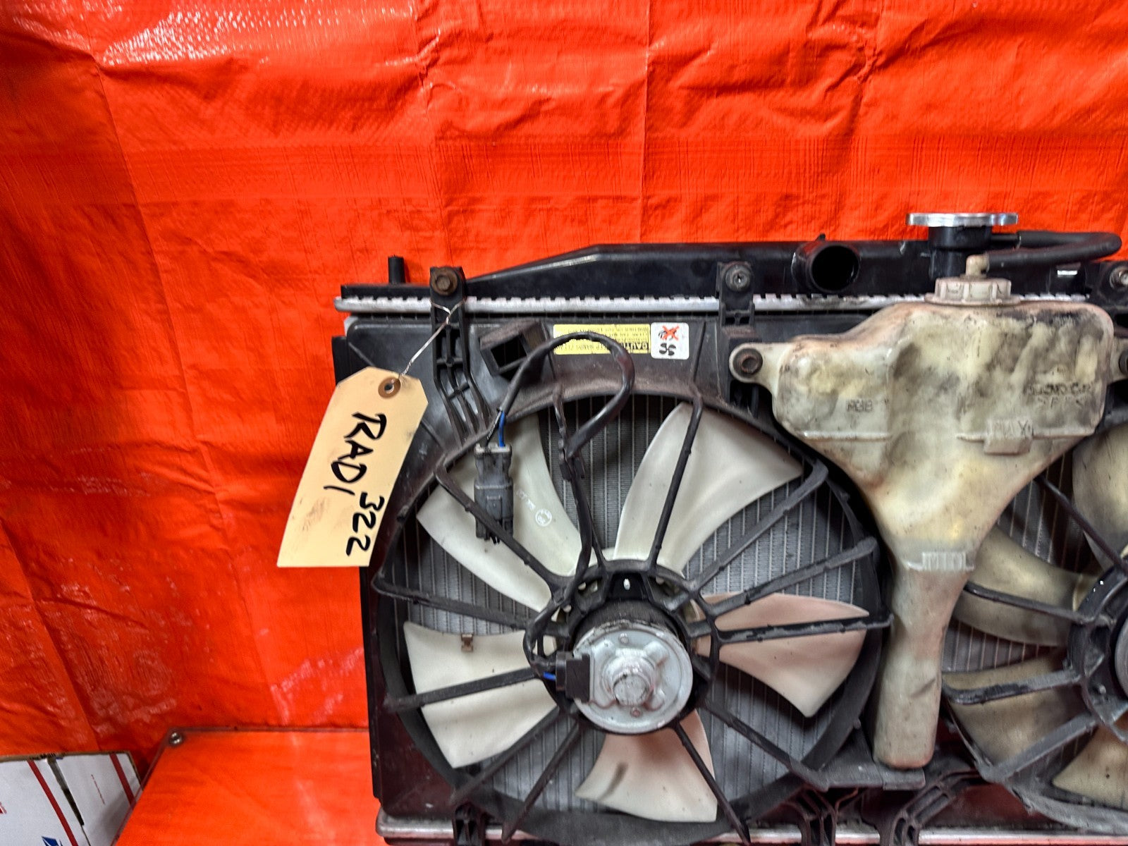 04 05 ACURA TSX   AUTOMATIC RADIATOR WITH BOTH COOLING FANS AND TANK OEM #32210