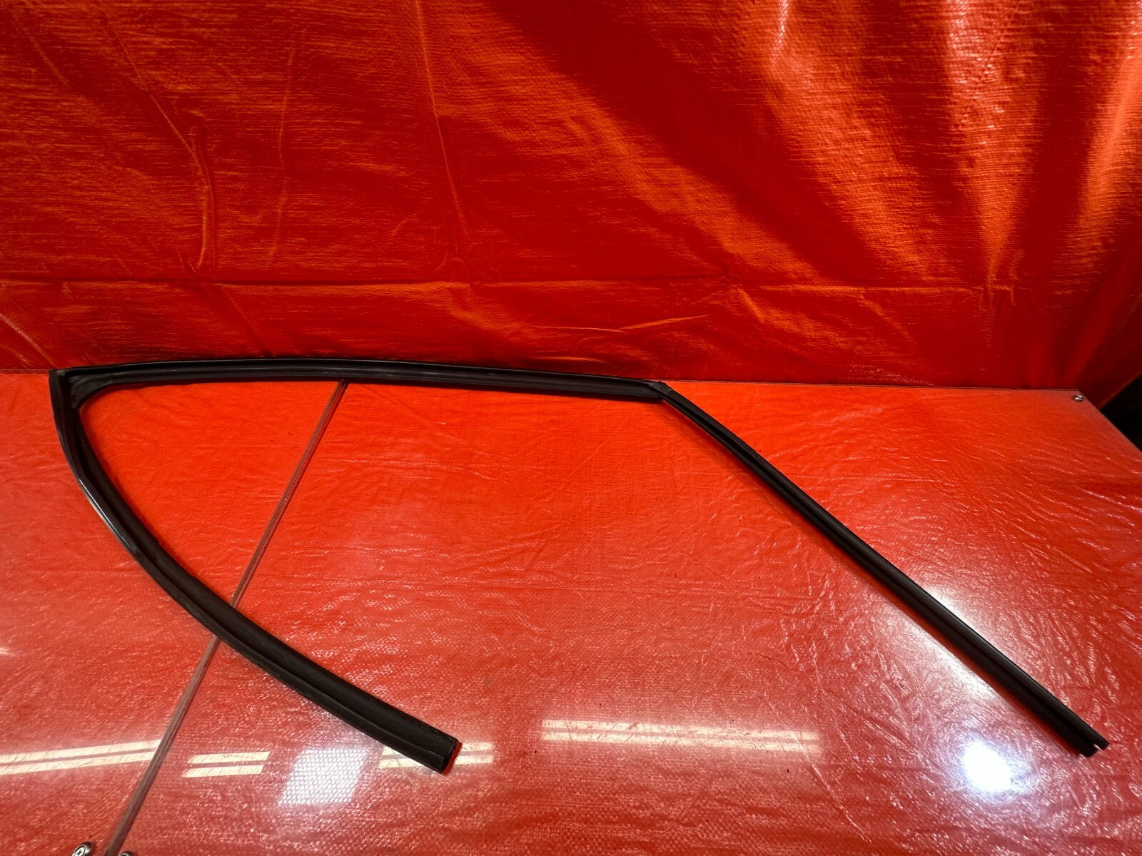 04 08 ACURA TSX   PASSENGER RIGHT FRONT WINDOW GLASS RUN CHANNEL   OEM #2094