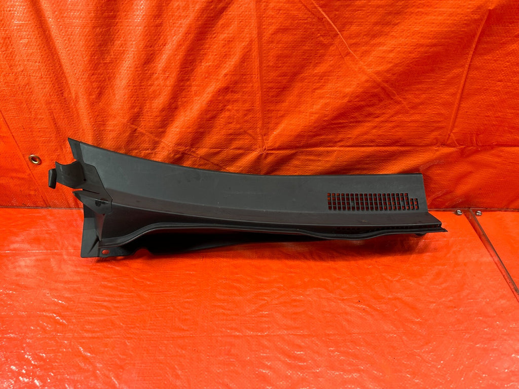 02 05 HONDA CIVIC SI EP3 HATCH   WIPER COWL TRIM   PASSENGER RIGHT SIDE OEM #2130