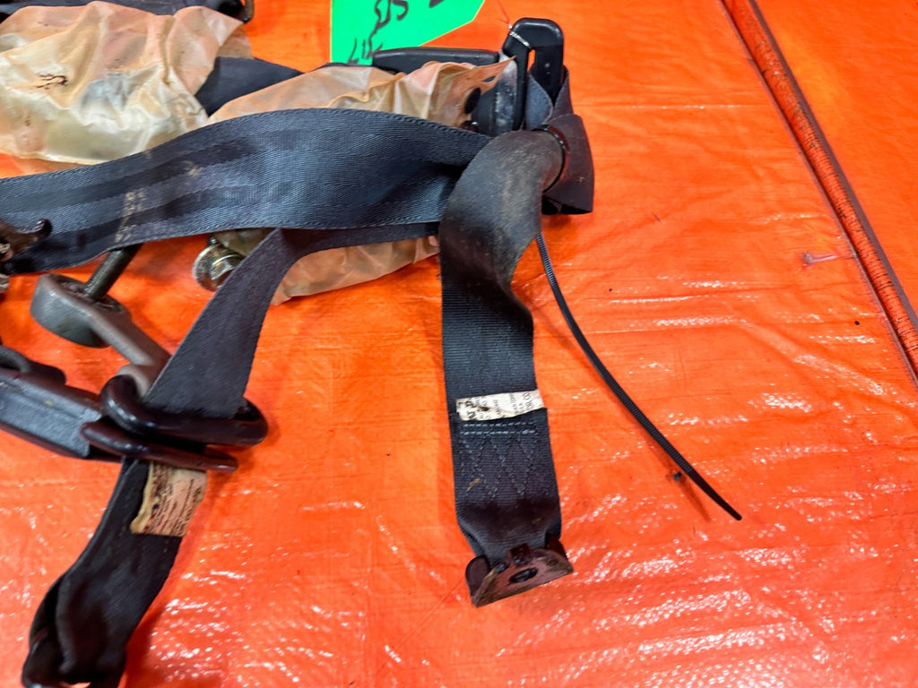 90 91 HONDA CIVIC HATCHBACK   REAR SEAT BELT SET   LEFT & RIGHT SEAT BELTS   OEM2