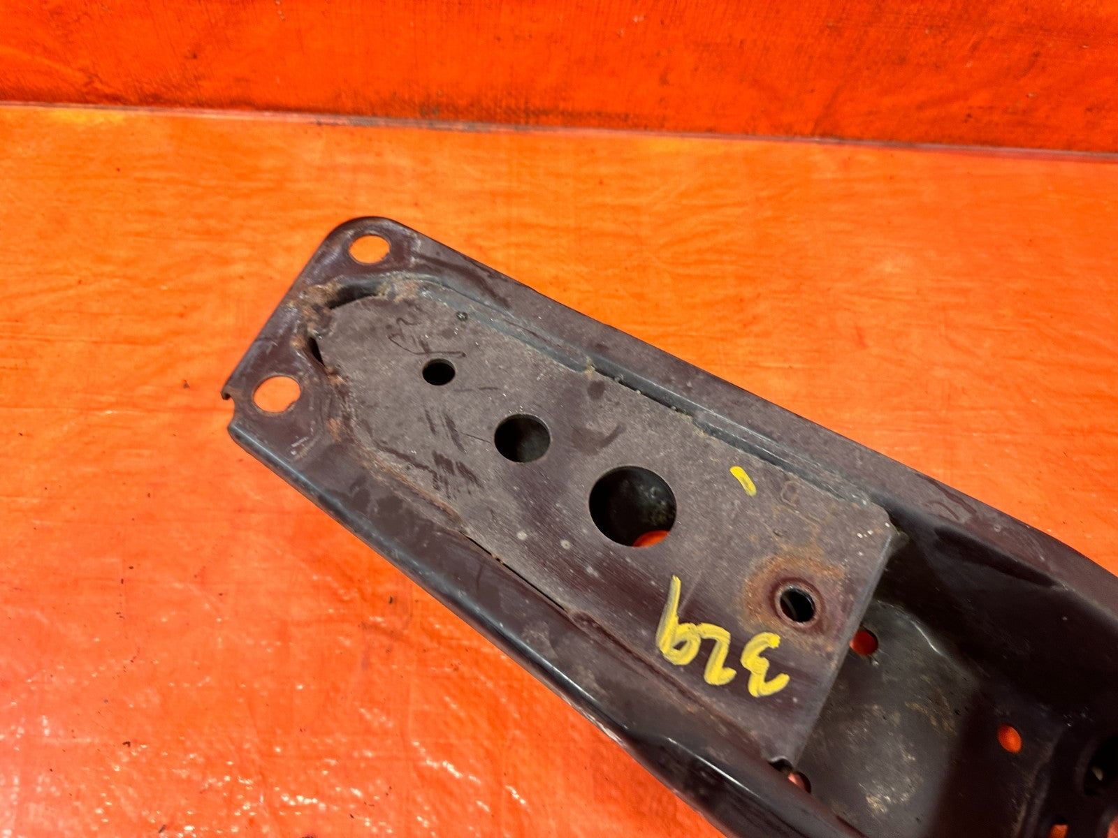08 15 INFINITI G37 Q60 A/T LOWER TRANSMISSION MOUNT CROSSMEMBER BRACKET #3295