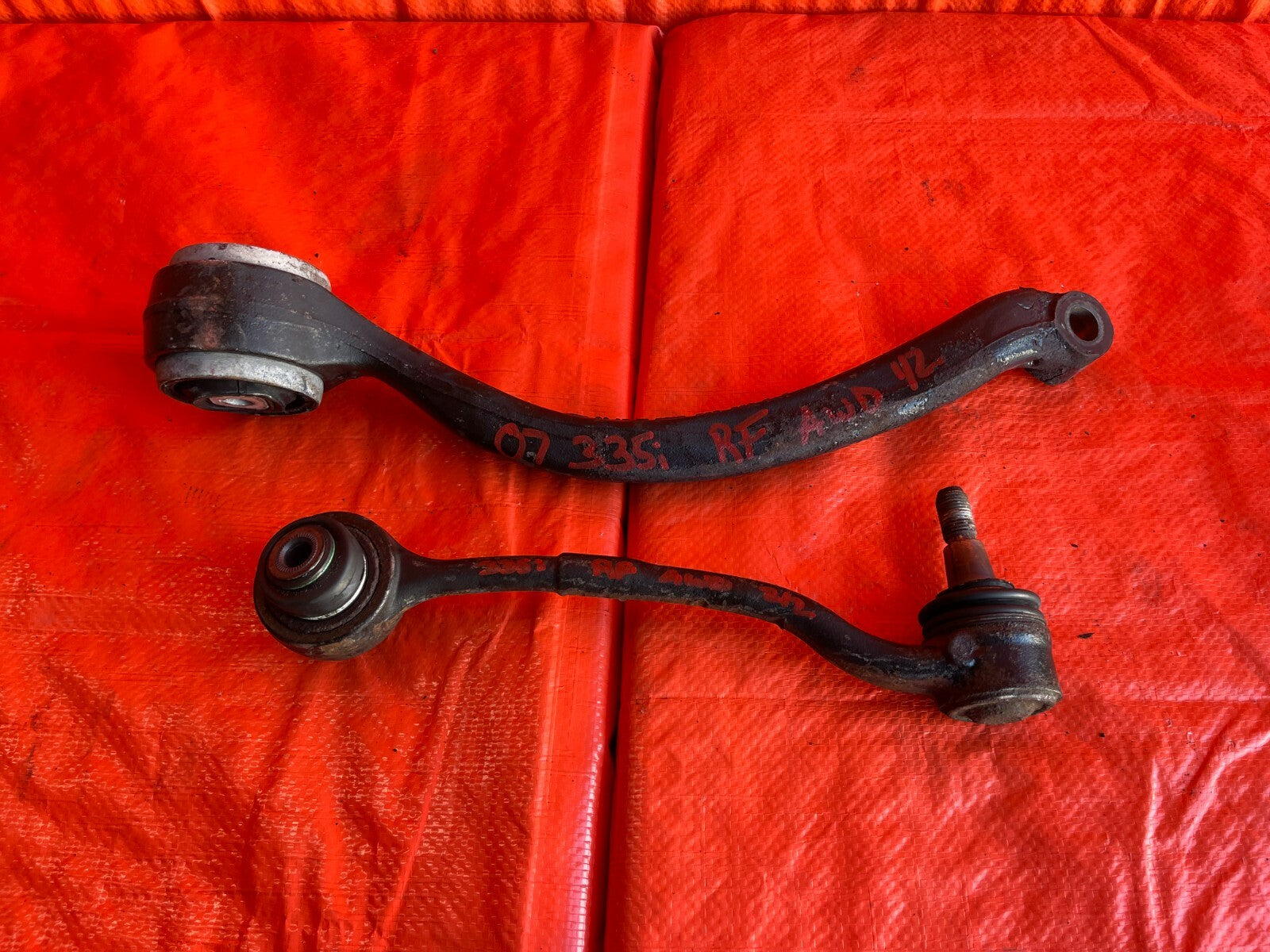 2007 BMW 335i   AWD MODELS ONLY   PASSENGER RIGHT FRONT   LOWER CONTROL ARM SET0