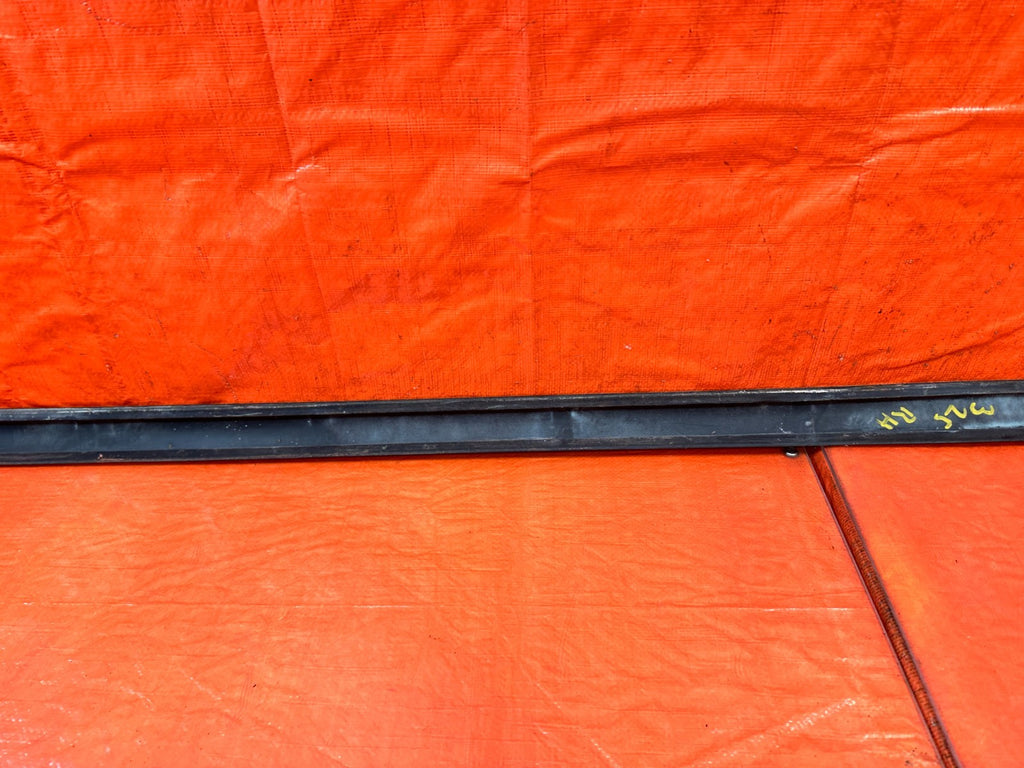 90 91 HONDA CIVIC HATCHBACK PASSENGER RIGHT DOOR MOLDING IMPACT STRIP   OEM #32512