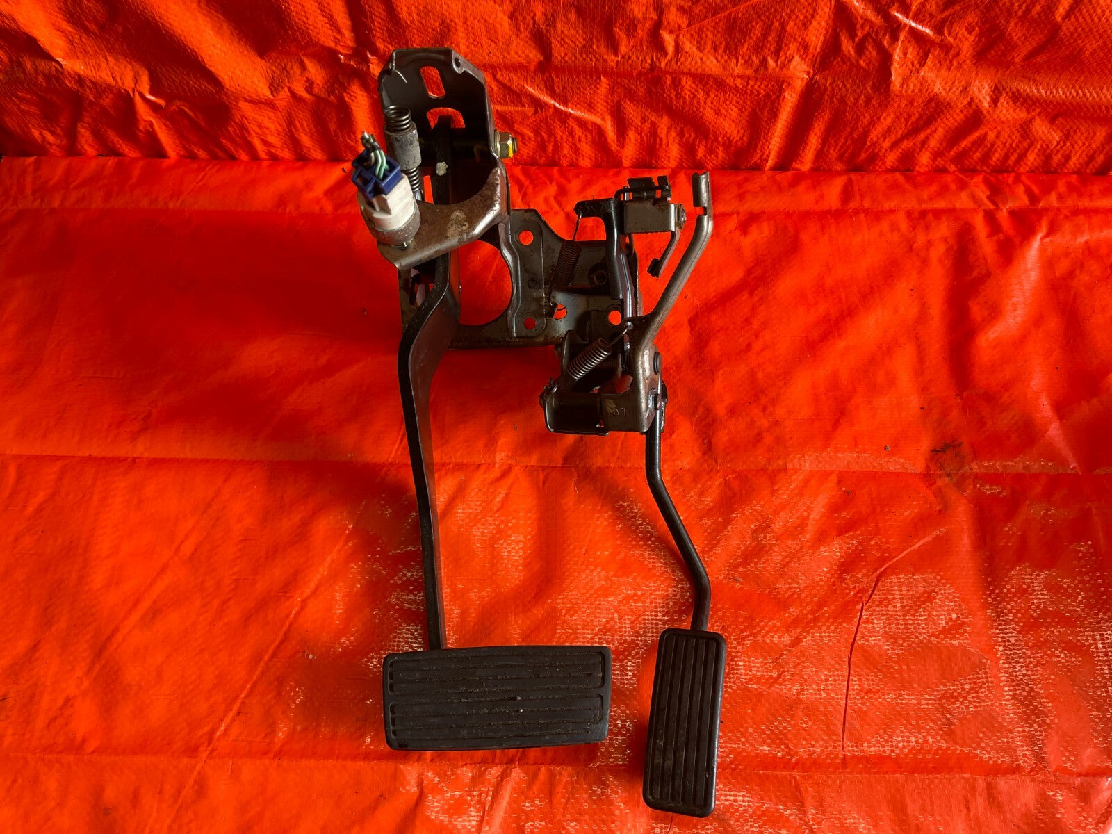 92 95 HONDA CIVIC   AUTOMATIC MODELS ONLY   GASOLINE GAD ACCELERATOR BRAKE PEDAL0