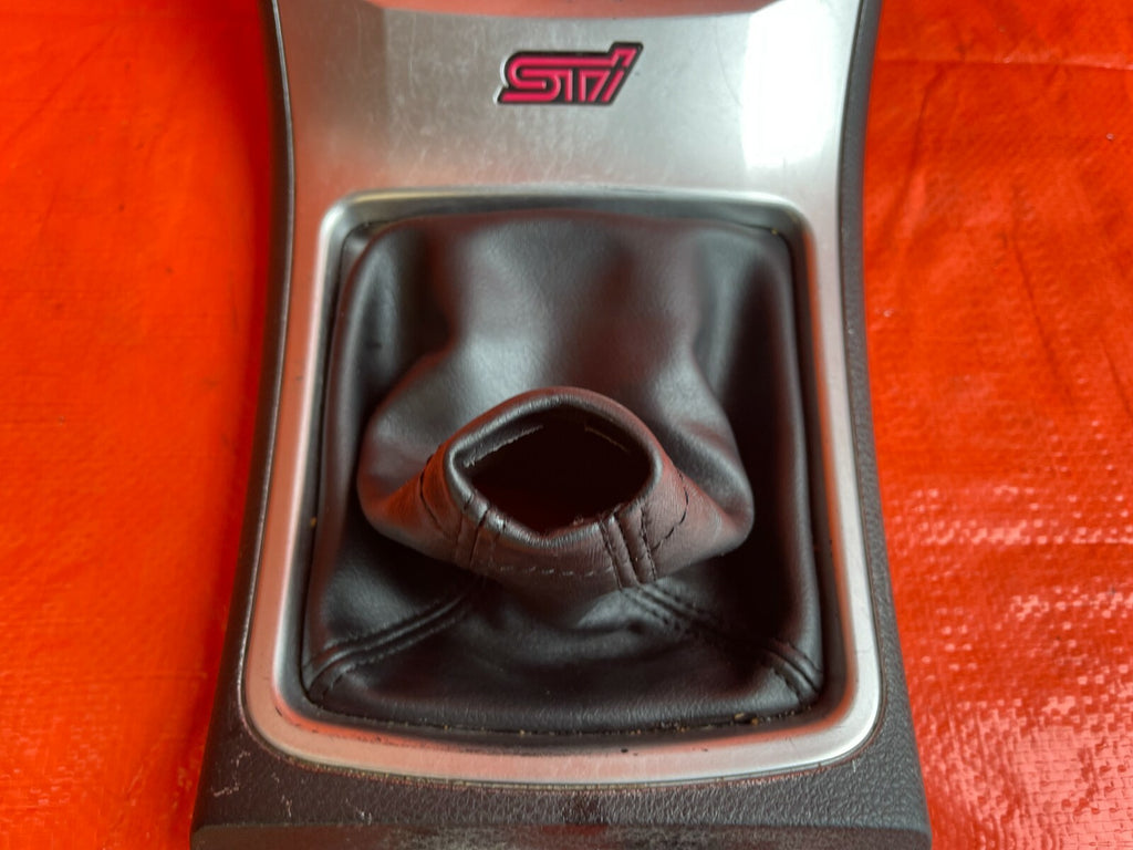 11 14 SUBARU IMPREZA WRX STi SEDAN   SHIFTER CONSOLE TRIM W/ BOOT   OEM OE #746