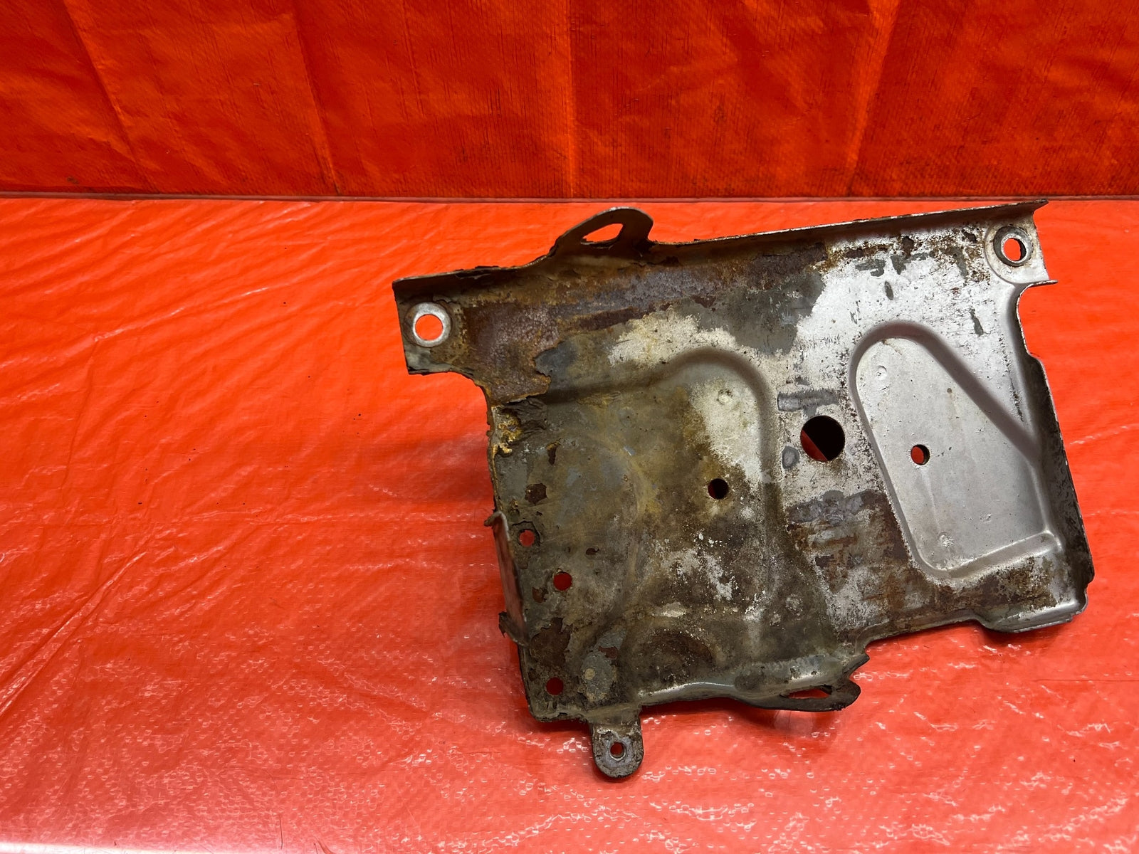 98 02 HONDA ACCORD 2.3L   BATTERY MOUNTING TRAY BRACKET   OEM FACTORY #1674