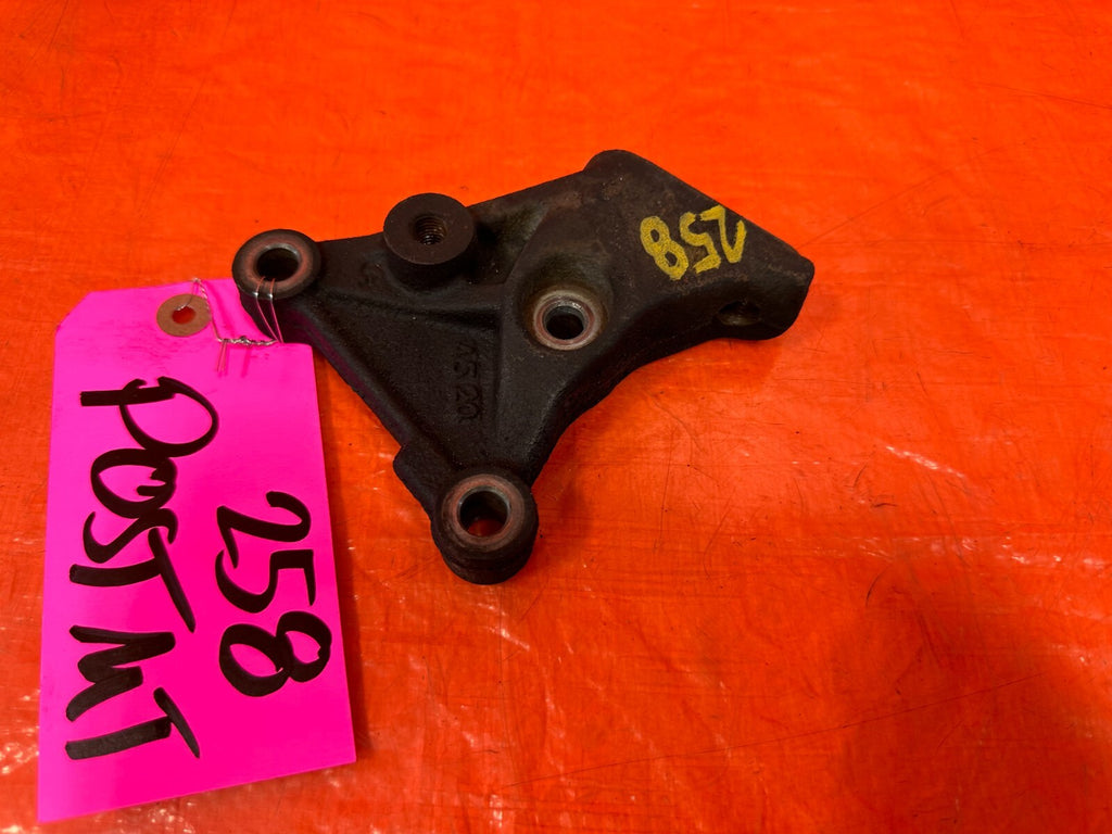 02 05 HONDA CIVIC SI EP3 HATCHBACK   ENGINE MOTOR POST MOUNT BRACKET   OEM #2582