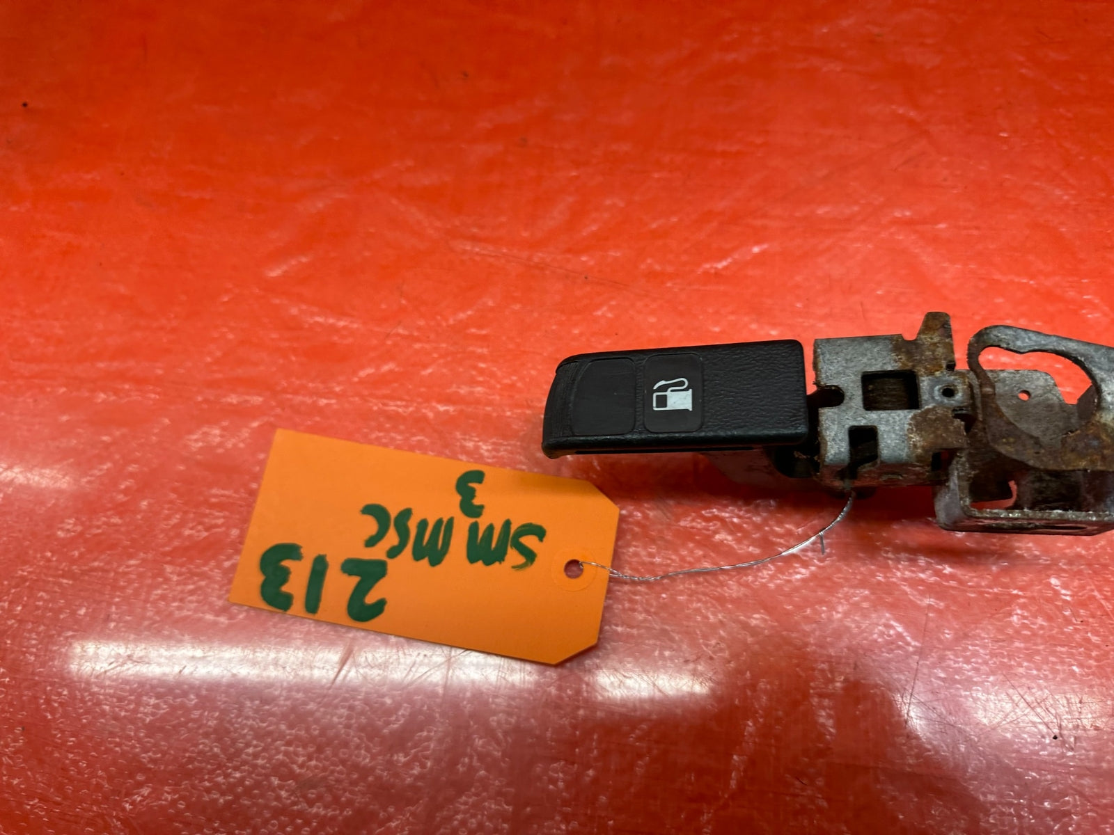 02 05 HONDA CIVIC SI EP3 HATCHBACK   GASOLINE GAS FUEL RELEASE LEVER   OEM #2196