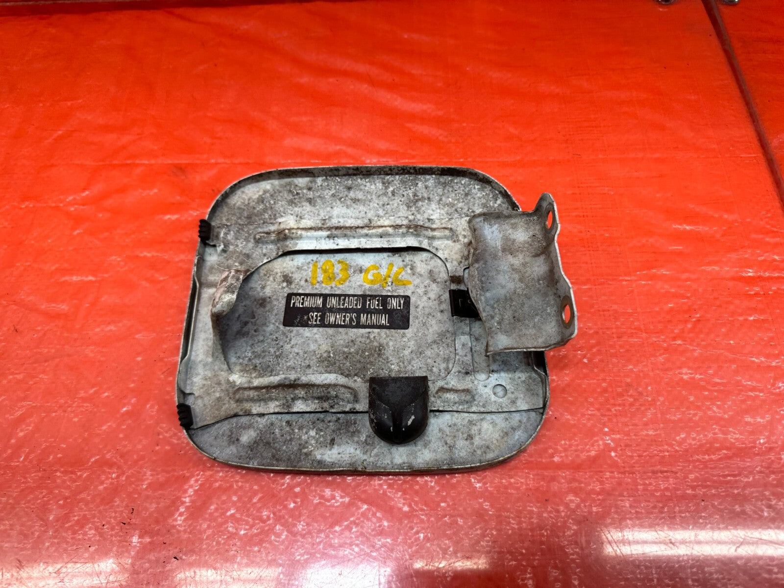 02 06 ACURA RSX BASE & TYPE S   GAS FUEL LID COVER   BLACK   OEM FACTORY #1836