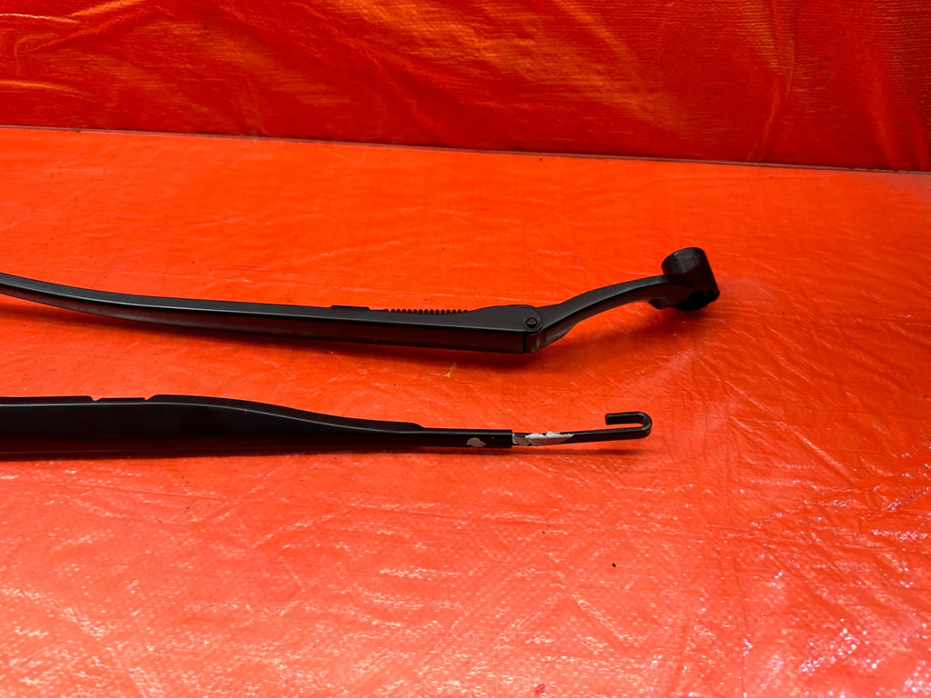 17 20 INFINITI Q60   LEFT & RIGHT WINDSHIELD WIPER ARMS   OEM FACTORY #2005