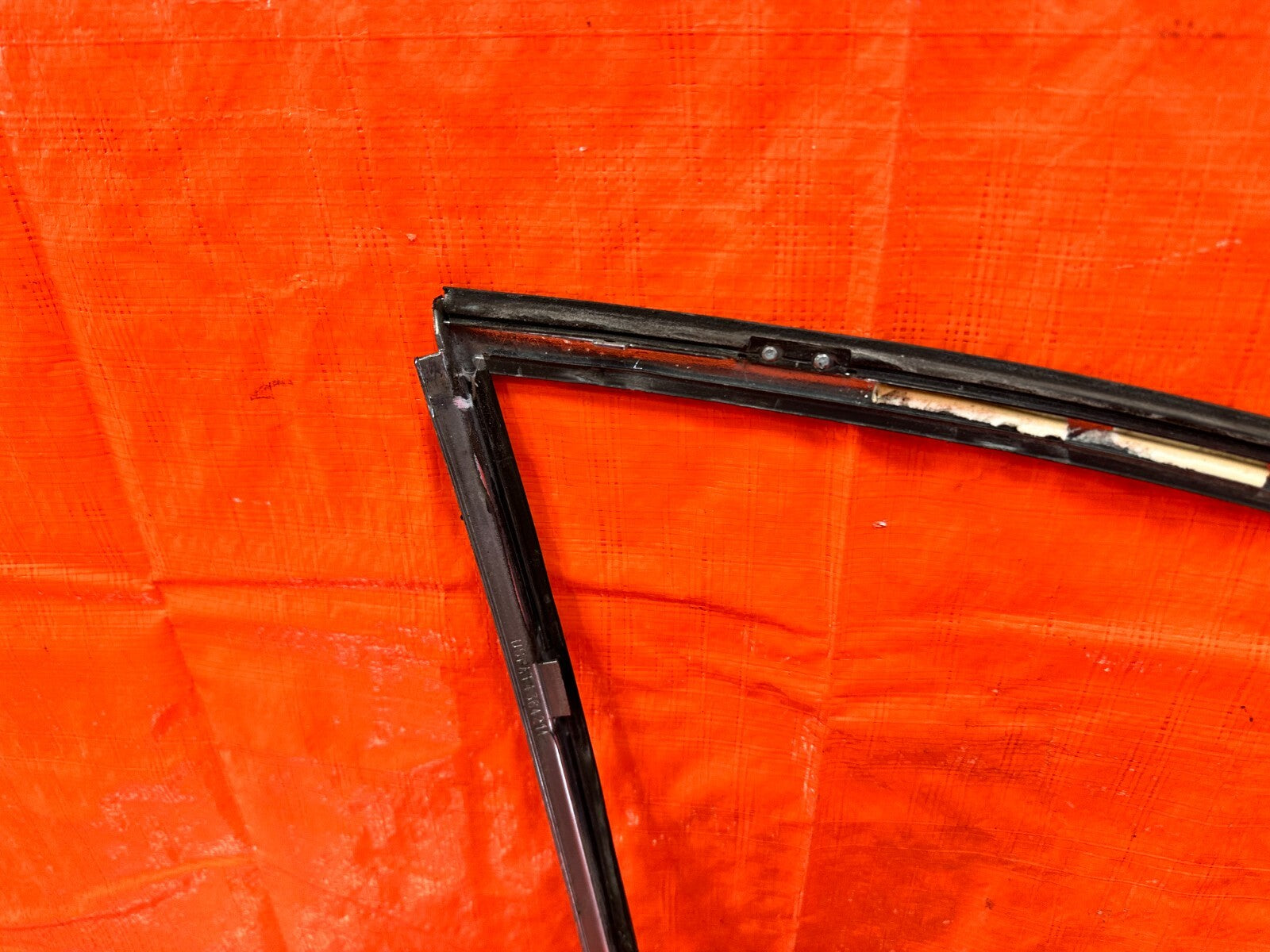 92 00 LEXUS SC300   PASSENGER RIGHT REAR QUARTER GLASS TRIM   OEM FACTORY #27615