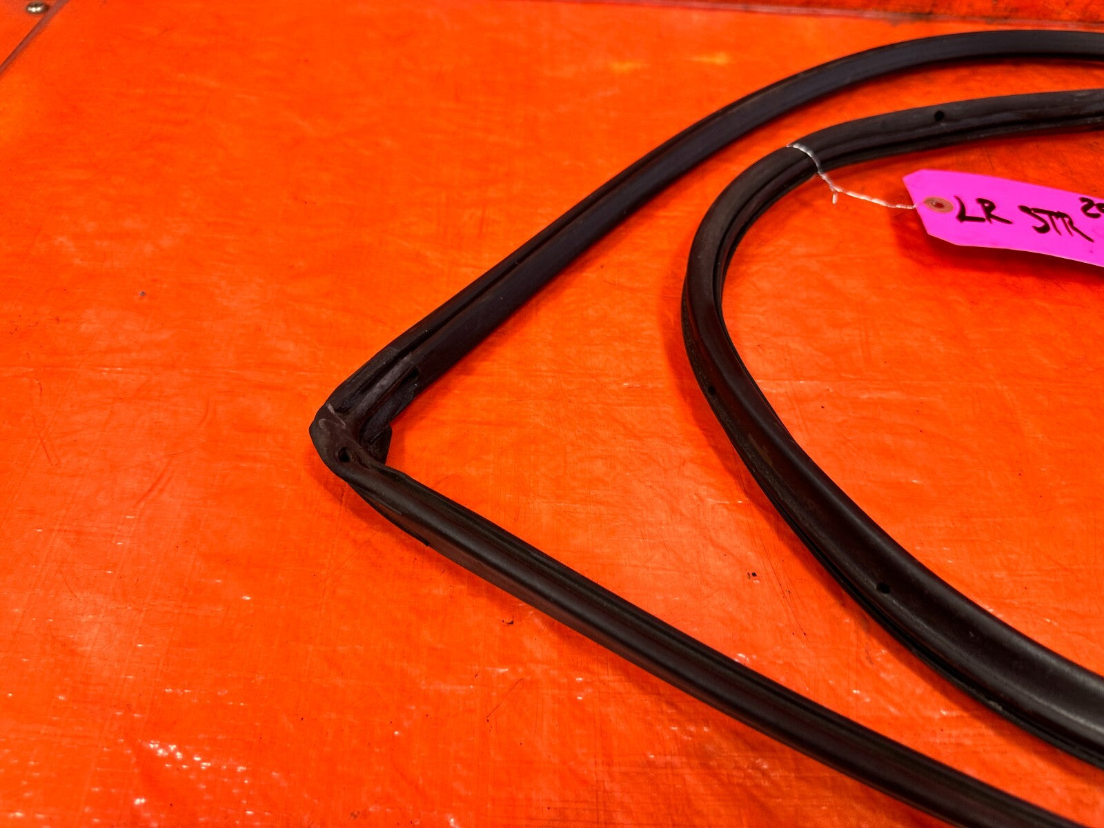 96 00 HONDA CIVIC SEDAN   DRIVER LEFT REAR   WEATHER STRIP SEAL GASKET OEM #2971