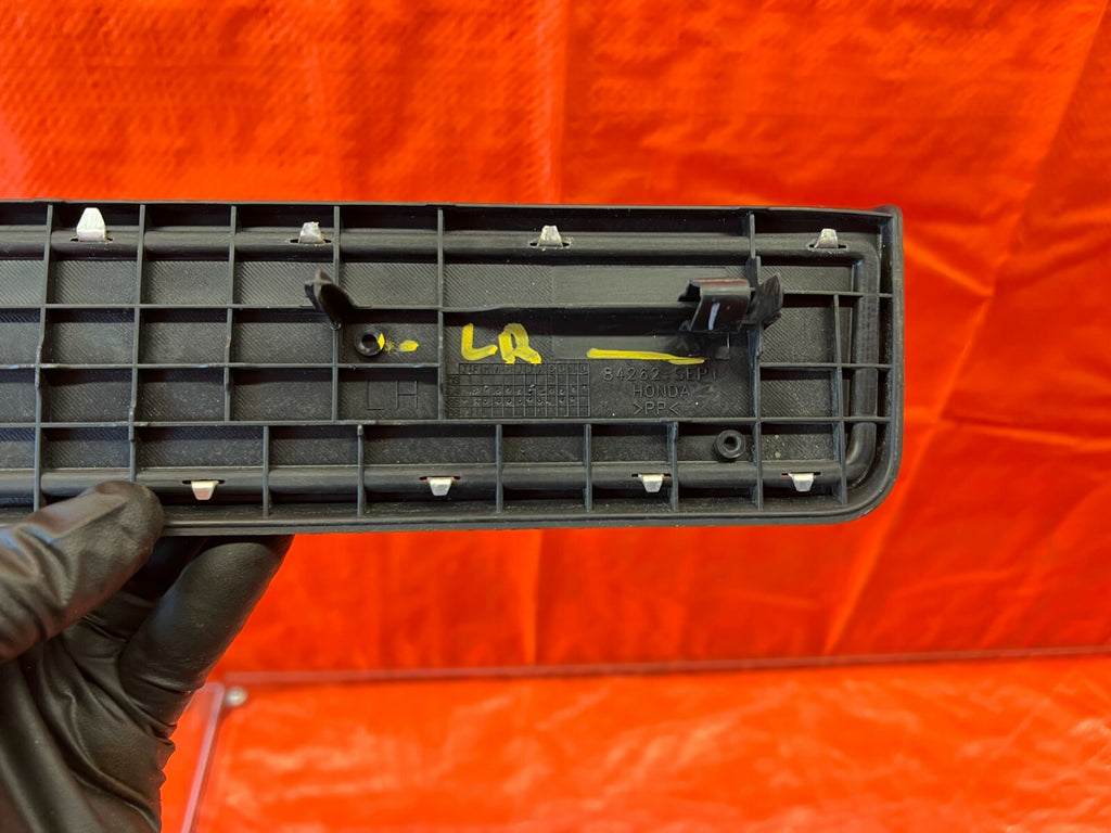 04 06 ACURA TL  FLOOR PILLAR SCUFF PLATE   DRIVER LEFT REAR SIDE   OEM #1088
