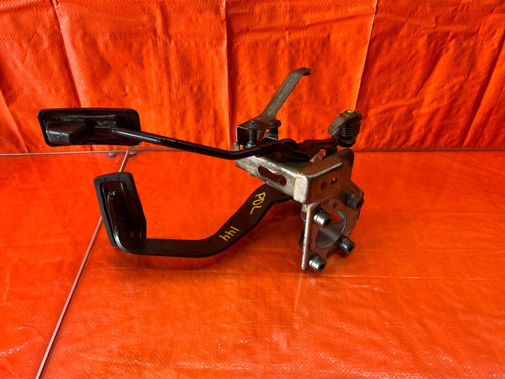 94 01 ACURA INTEGRA   AUTOMATIC TRANSMISSION MODEL   GAS AND BRAKE PEDAL OEM 1448