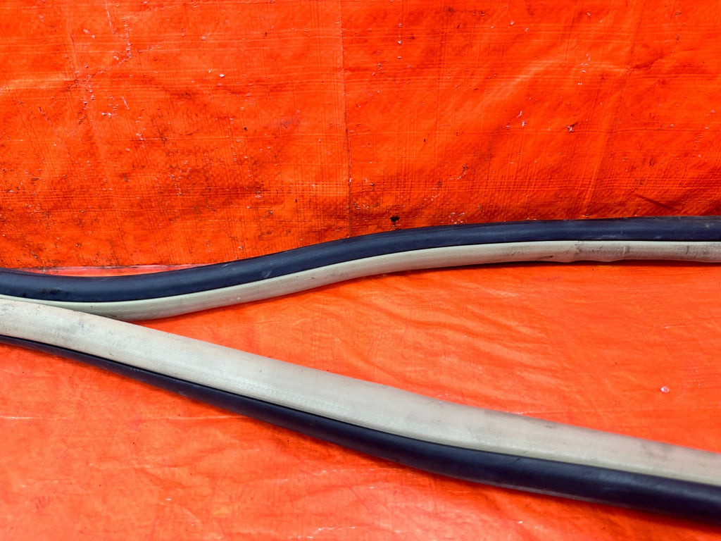 04 08 ACURA TSX   RIGHT FRONT DOOR TO CHASSIS WEATHER STRIP OPEN TRIM OEM #3045