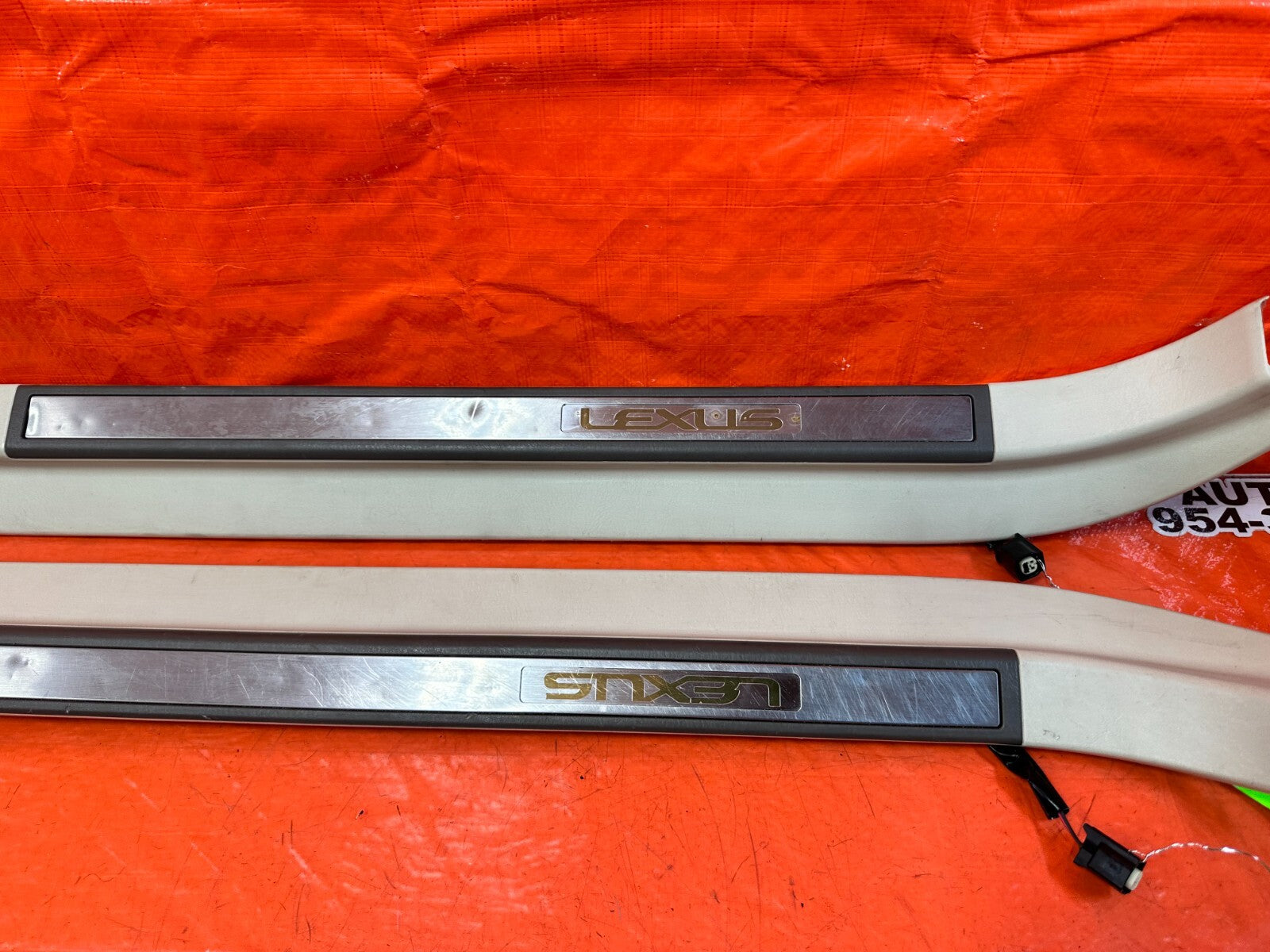 02 05 LEXUS SC430   LEFT AND RIGHT FLOOR PILLARS SCUFF PLATE SET   ECRU OEM 2619