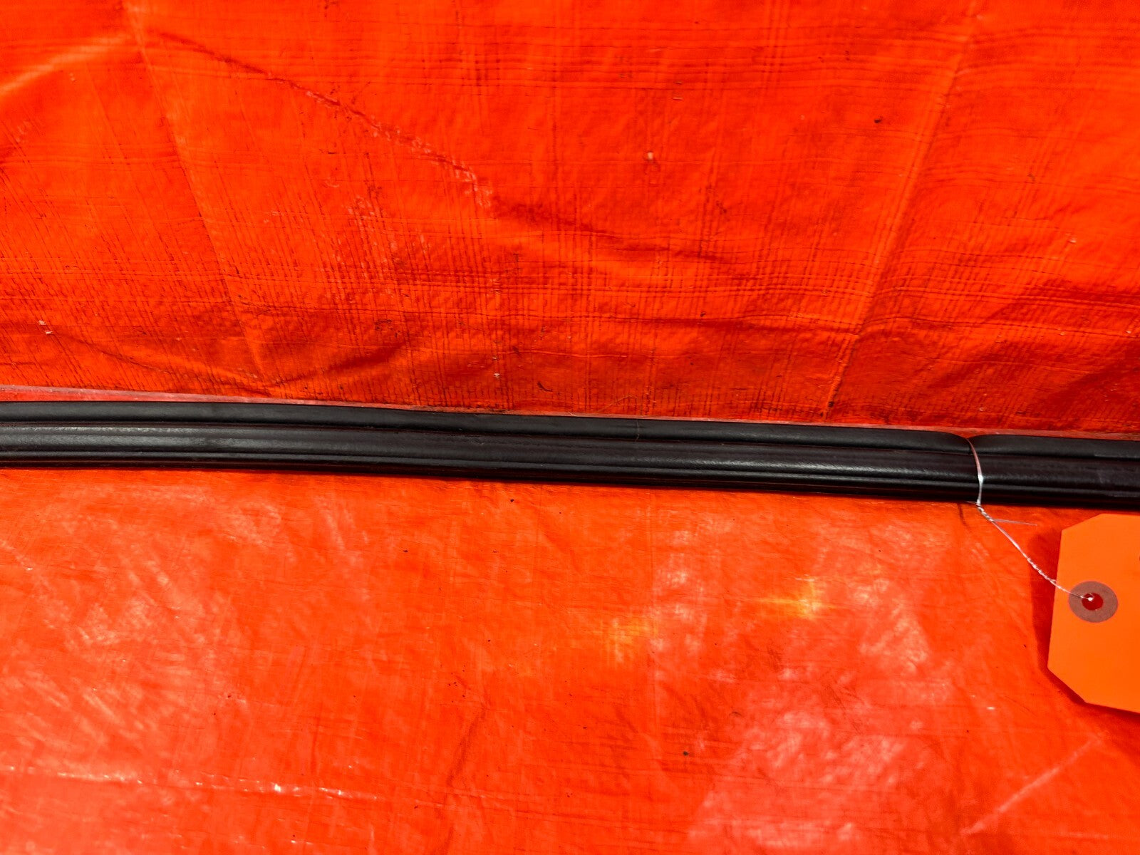 94 01 ACURA INTEGRA 2D   PASSENGER RIGHT TOP OF DOOR WEATHER STRIP OEM #2817