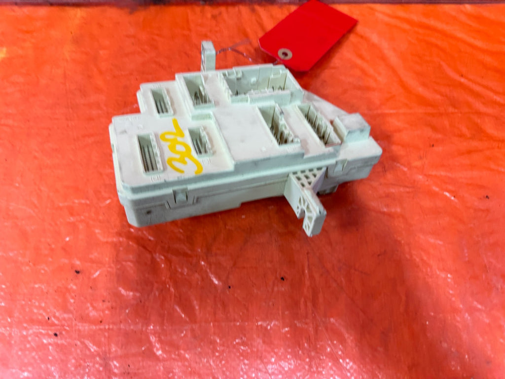 13 16 HYUNDAI GENESIS COUPE   INTERIOR CABIN UNDER DASH FUSE BOX PANEL OEM 3025
